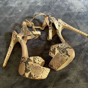 Steve Madden “ Karen” Nude Faux Snake Platform Sandal US 8.5